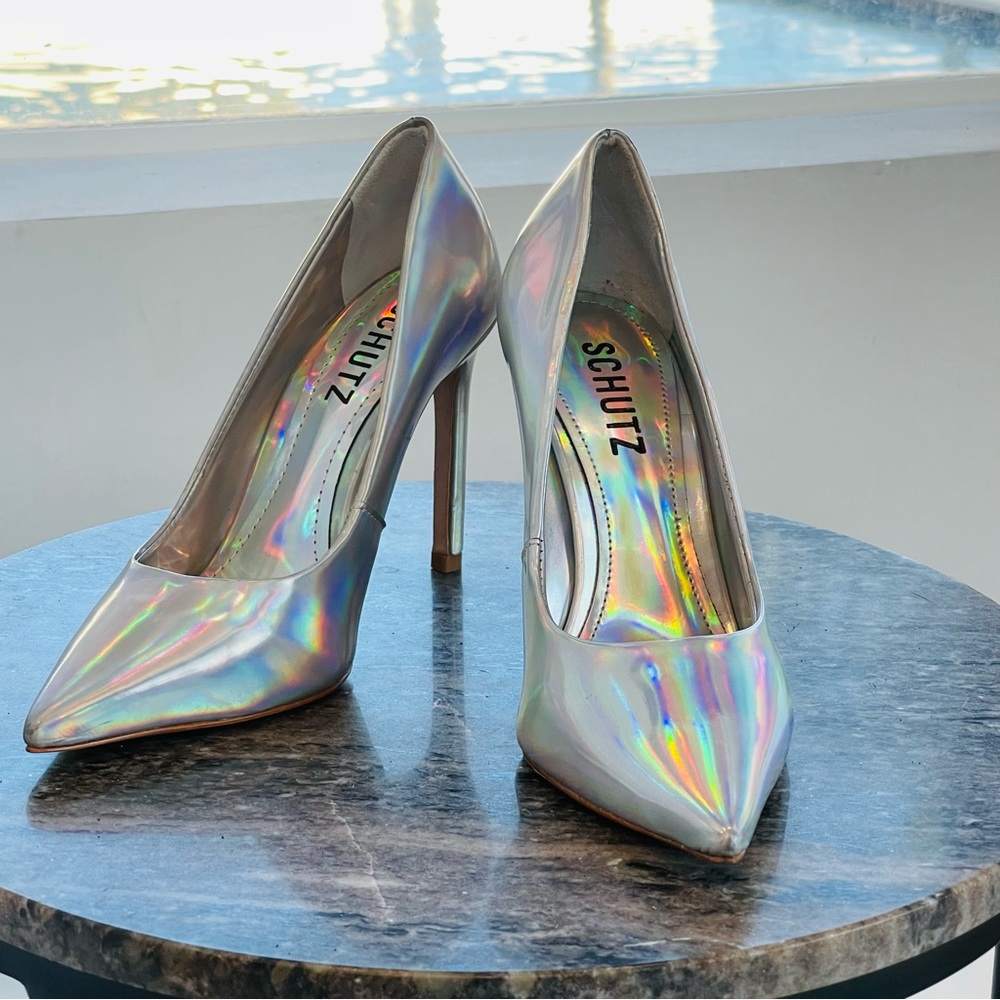 New SCHUTZ Lou pumps Sz. 5 Holographic silver